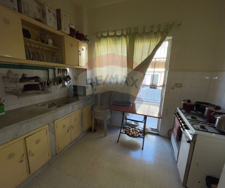 R9-2670 Apartment for Sale – Azmi Street, Tripoli — الصورة 2 من 7