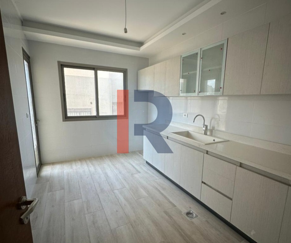 R9-2594 Apartment for Sale in Dam wel Farez, Tripoli – 200 Square Meters — الصورة 3 من 10
