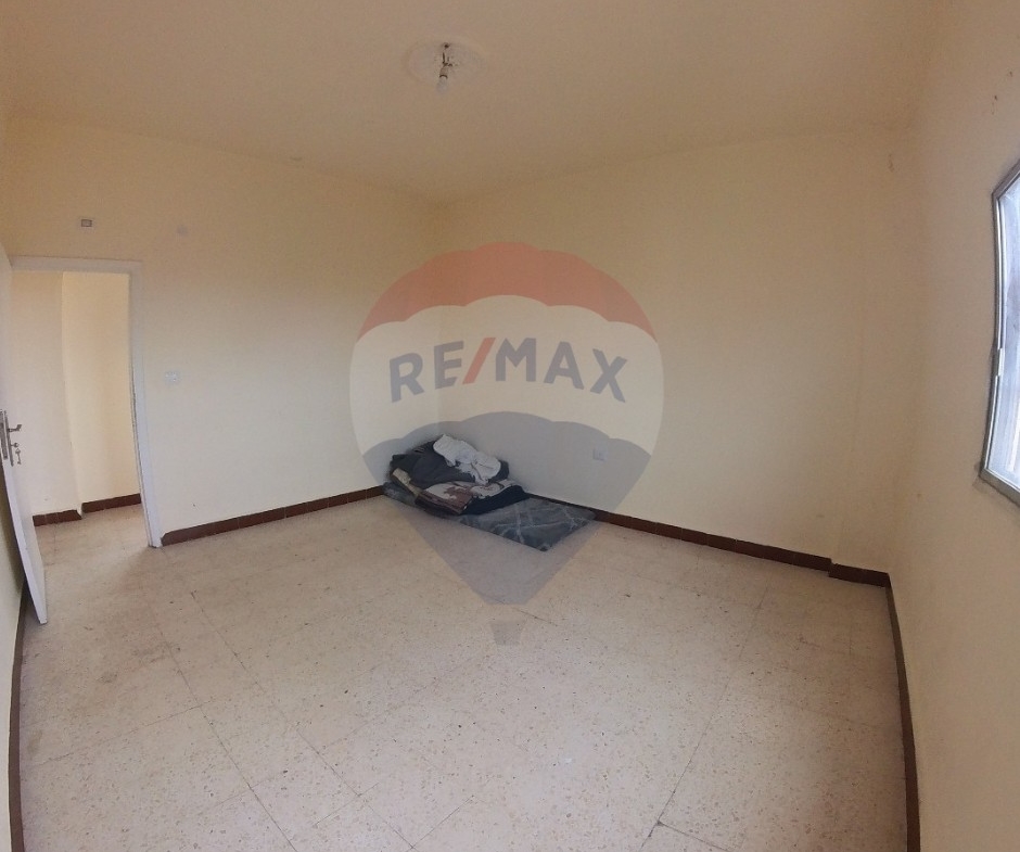 R9-2581 Apartment 200m for Sale in Zahriyeh – Tripoli — الصورة 3 من 7