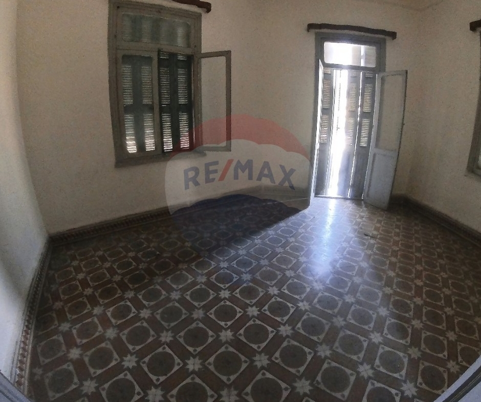 R9-2613 Apartment for Sale in Azmi, Tripoli – 172 Square Meters — الصورة 3 من 7