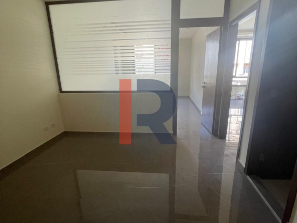 R9-2688 مكتب للإيجار في ضم وفرز – طرابلس Office for Rent in Dam w Farez Tripoli (70 m²، الطابق الأول) — الصورة 3 من 5