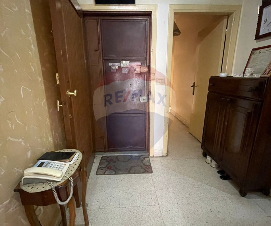 R9-2670 Apartment for Sale – Azmi Street, Tripoli — الصورة 4 من 7