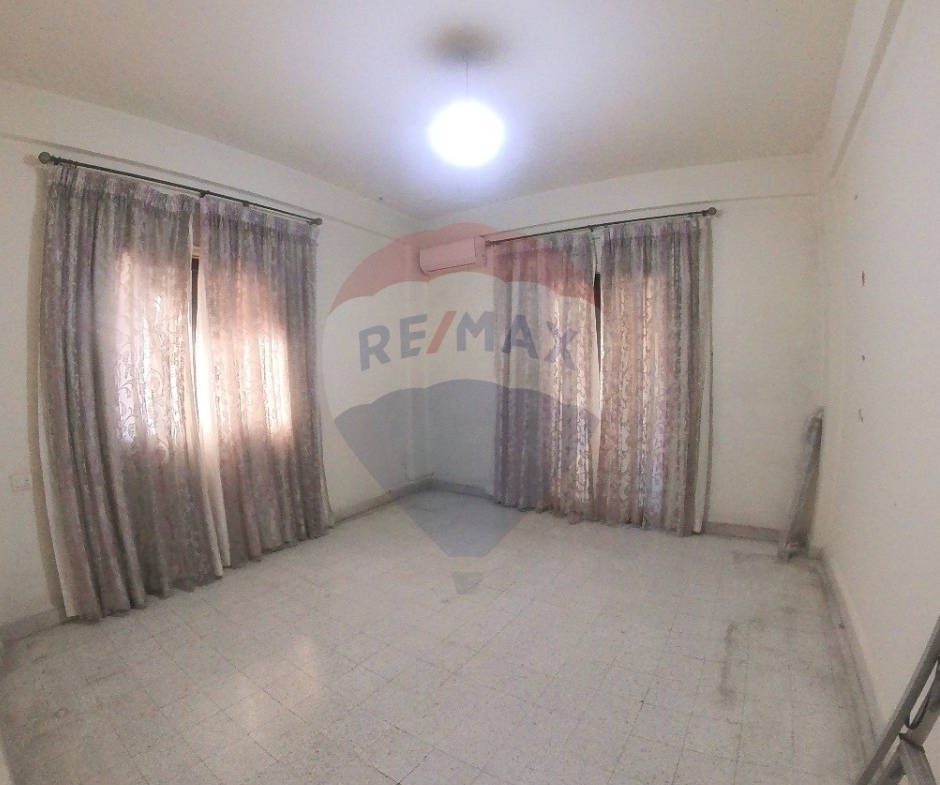R9-2592 Apartment for Sale in Azmi, Tripoli — 185 Square Meters — الصورة 4 من 11