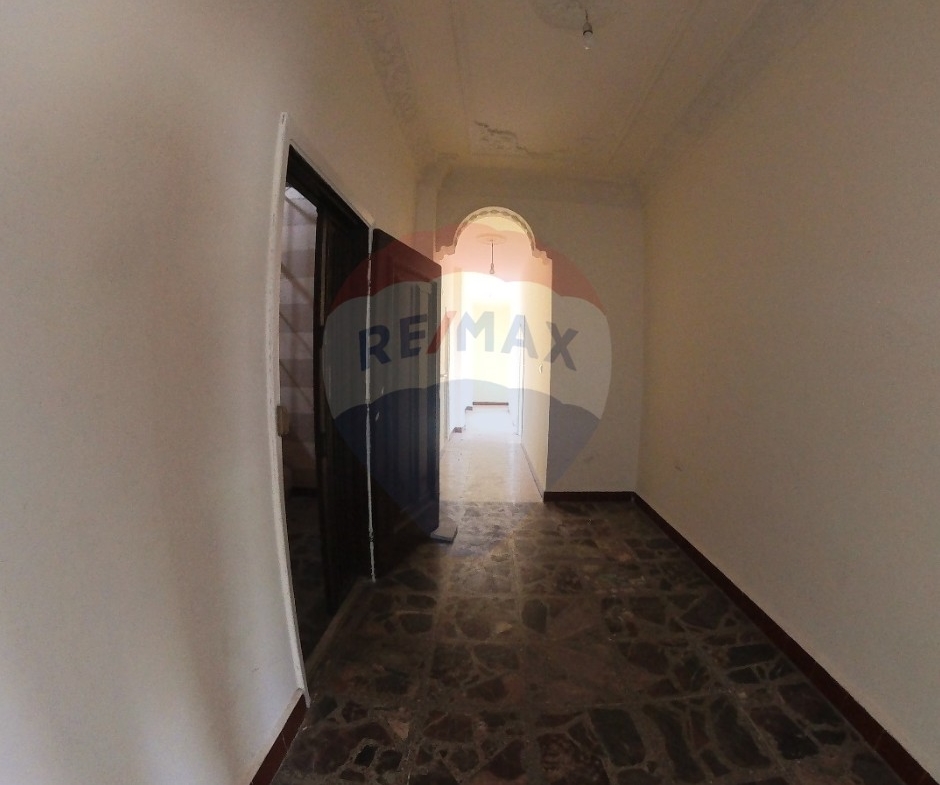 R9-2581 Apartment 200m for Sale in Zahriyeh – Tripoli — الصورة 5 من 7