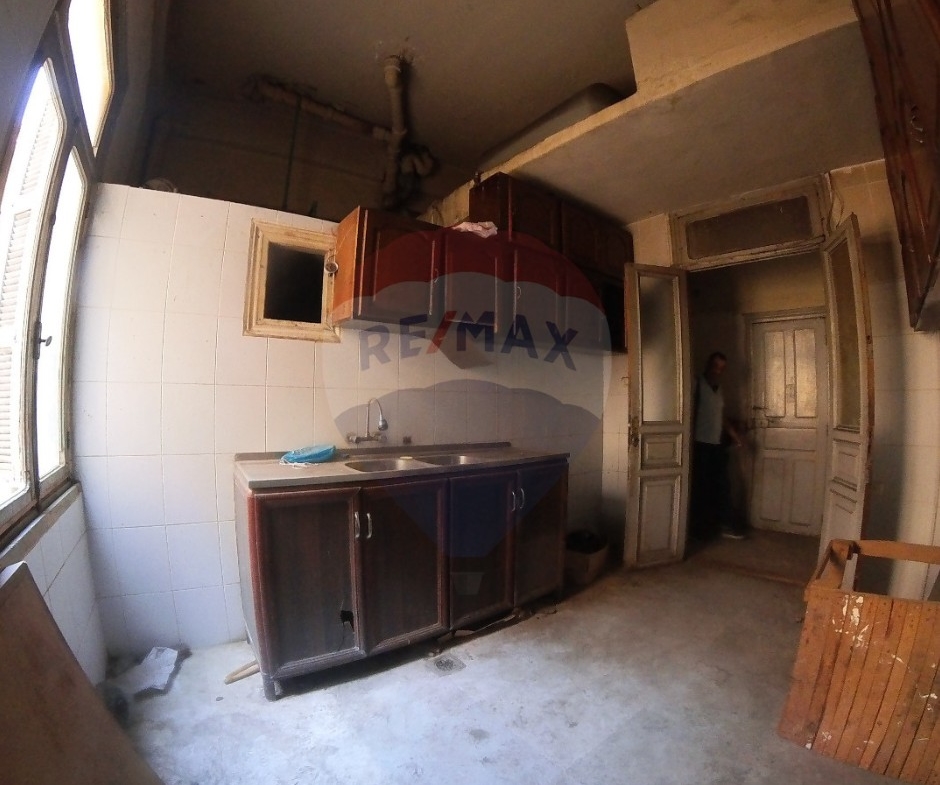 R9-2613 Apartment for Sale in Azmi, Tripoli – 172 Square Meters — الصورة 6 من 7