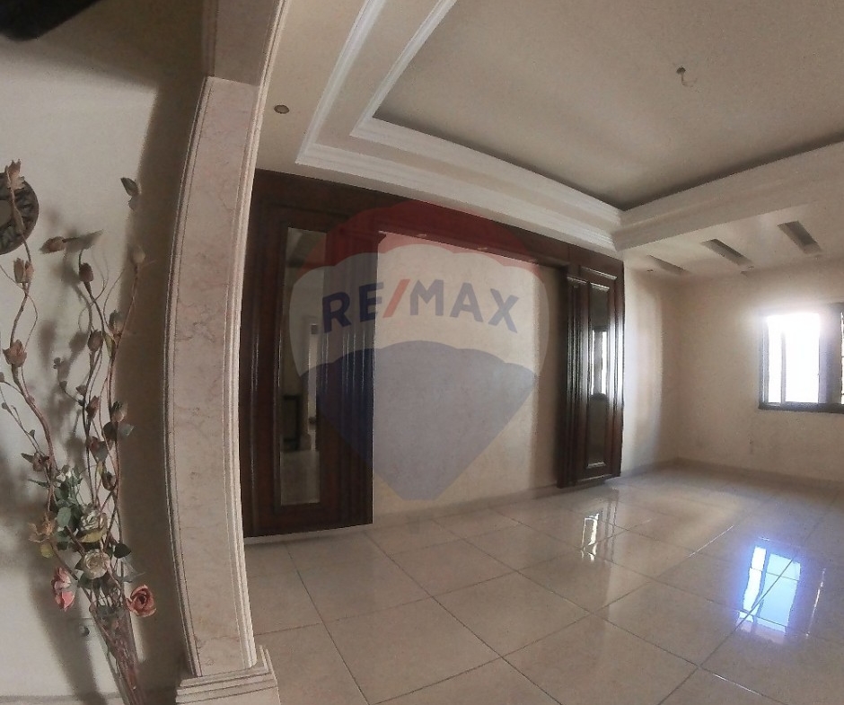 R9-2592 Apartment for Sale in Azmi, Tripoli — 185 Square Meters — الصورة 9 من 11
