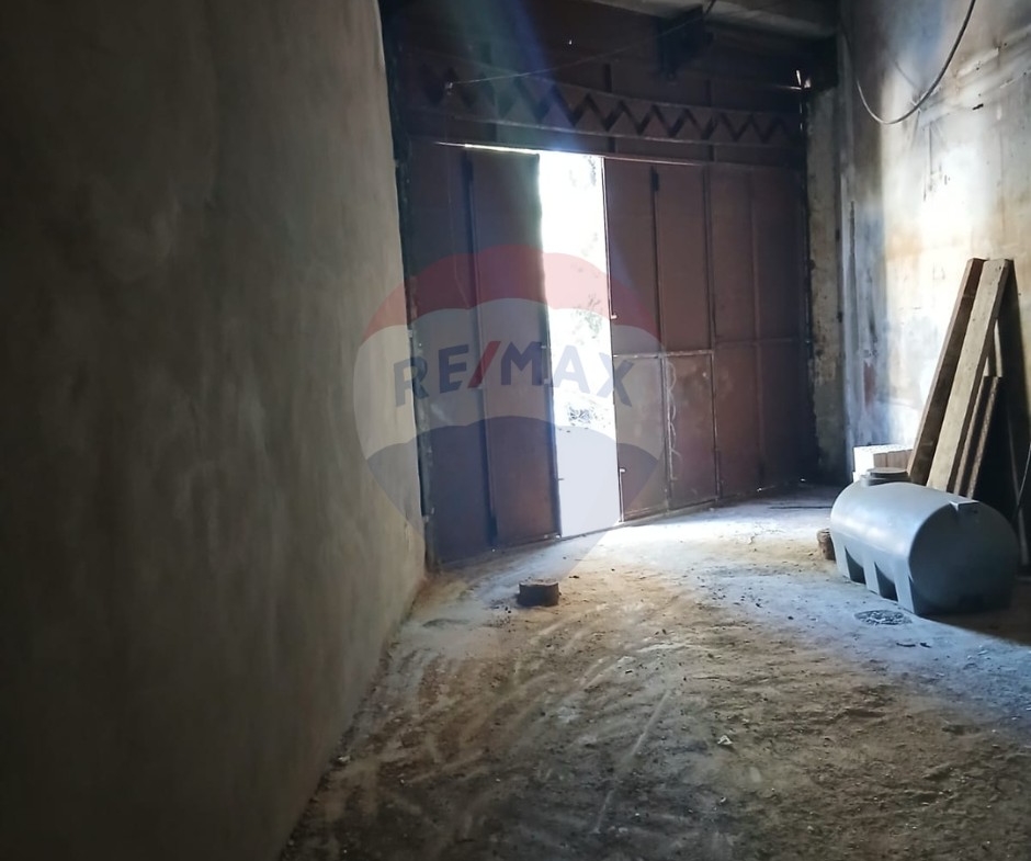 R9-2642 Two Shops for Rent – Corniche El Mina, Tripoli — الصورة 3 من 3