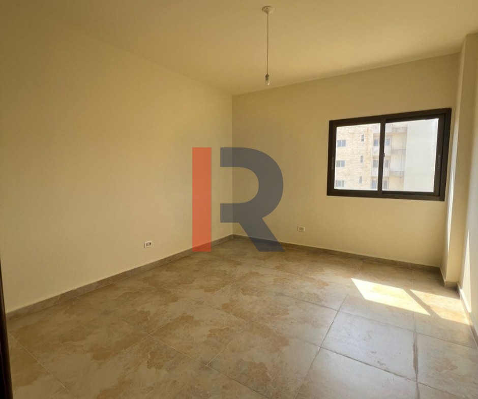 R9-2742 Spacious 3-Bedroom Apartment with Maid’s Room — الصورة 8 من 12
