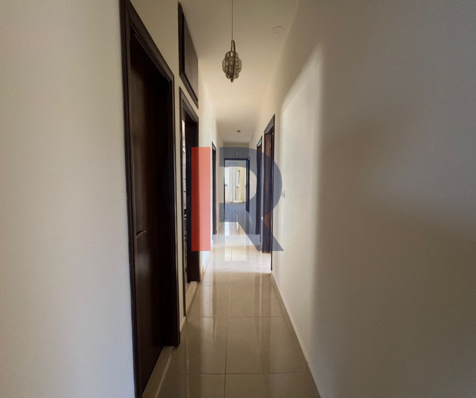 R9-2742 Spacious 3-Bedroom Apartment with Maid’s Room — الصورة 10 من 12