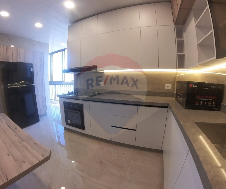R9-2829 Luxury Apartment for Sale in Nadim El Jisr – 300 m² — Photo 12 of 13
