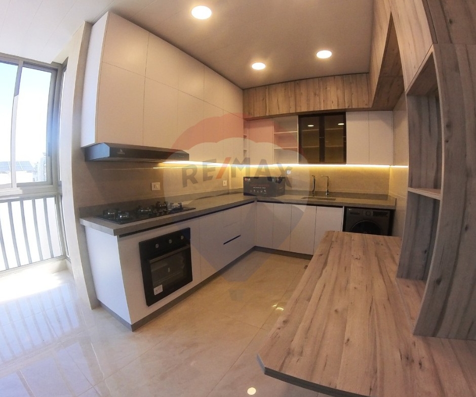 R9-2829 Luxury Apartment for Sale in Nadim El Jisr – 300 m² — Photo 13 of 13