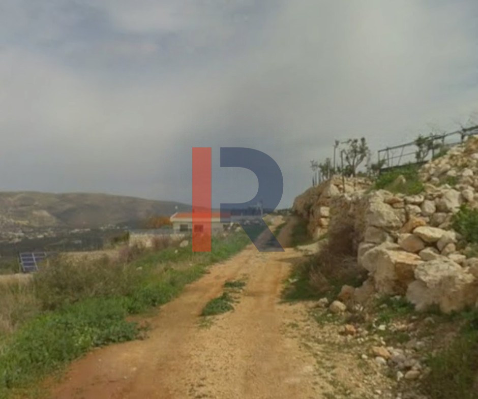 R9-2834 Land with House for Sale in Deir Nbouh – 1,000 m² — Photo 2 of 4