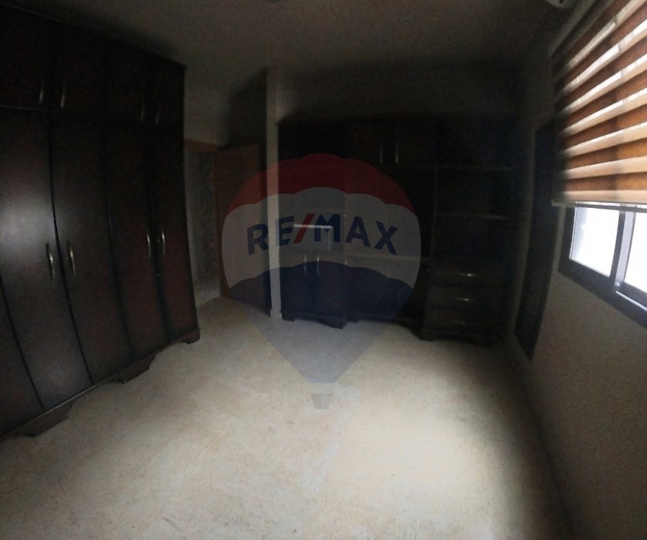 R9-2771 Sea View Apartment For Sale in Corniche el Mina - Tripoli — Photo 2 of 9