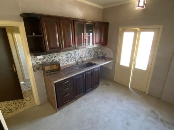 R9-2784 Live Above It All – Spacious Apartment For Sale in Abou Samra Tripoli — الصورة 2 من 12