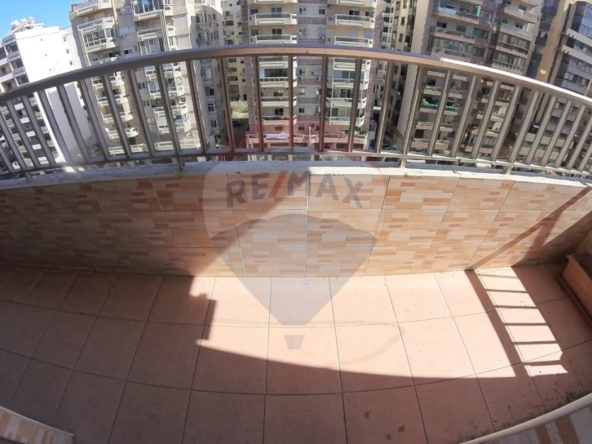 R9-2737 Spacious Apartment For Sale in Mina road - Tripoli — Photo 3 of 15