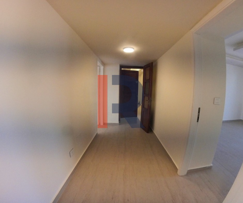 R9-2829 Luxury Apartment for Sale in Nadim El Jisr – 300 m² — Photo 4 of 13