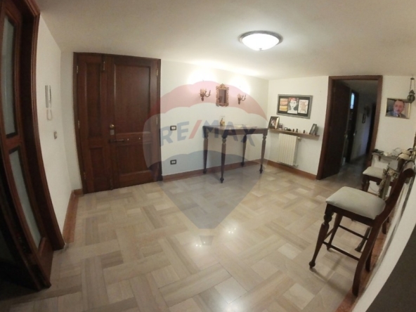R9-2737 Spacious Apartment For Sale in Mina road - Tripoli — Photo 4 of 15