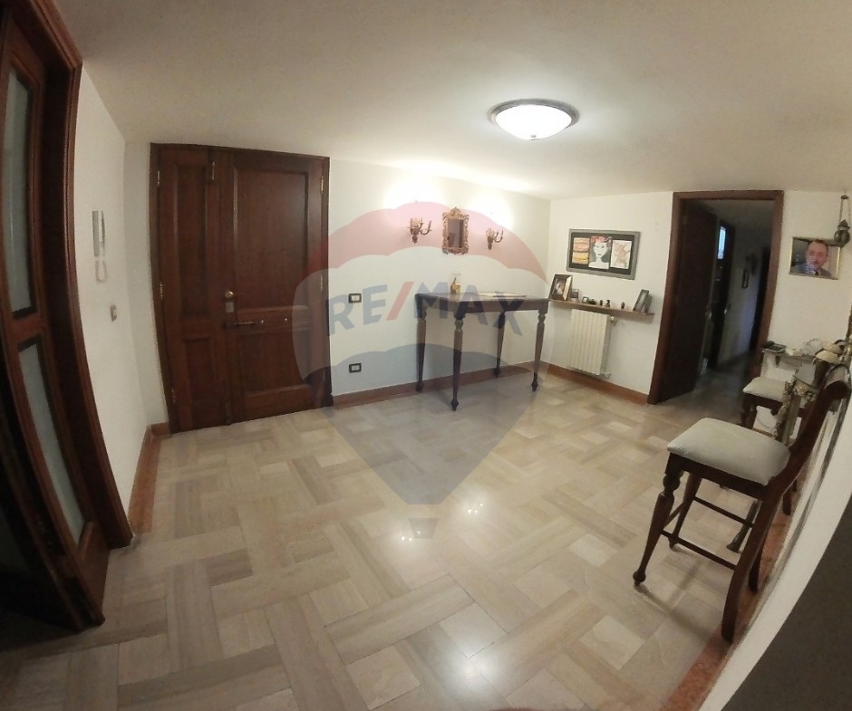 R9-2737 Spacious Apartment For Sale in Mina road - Tripoli — Photo 4 of 15