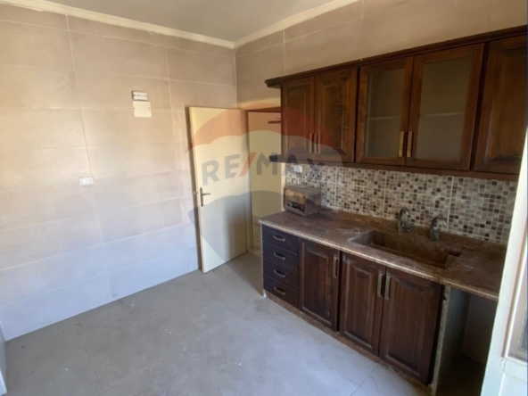 R9-2784 Live Above It All – Spacious Apartment For Sale in Abou Samra Tripoli — الصورة 4 من 12