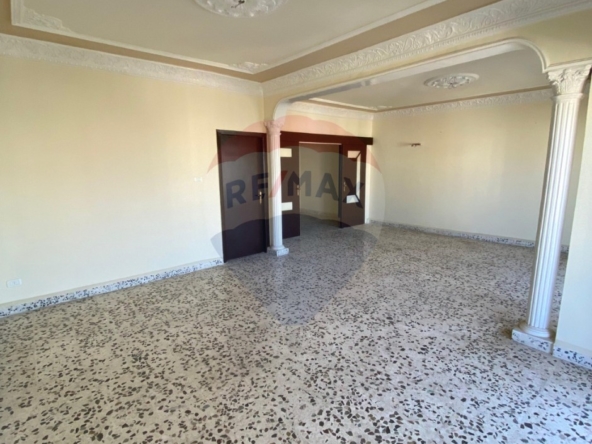 R9-2784 Live Above It All – Spacious Apartment For Sale in Abou Samra Tripoli — الصورة 5 من 12