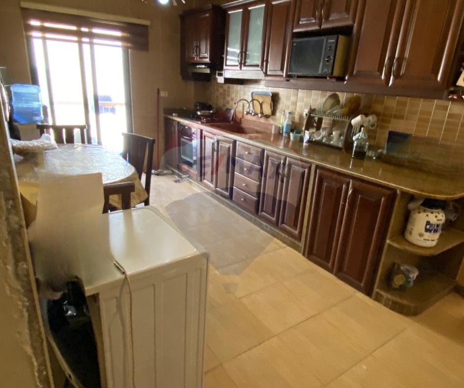 R9-2708 Central Apartment for Sale in Azmi Street – Tripoli — الصورة 5 من 8