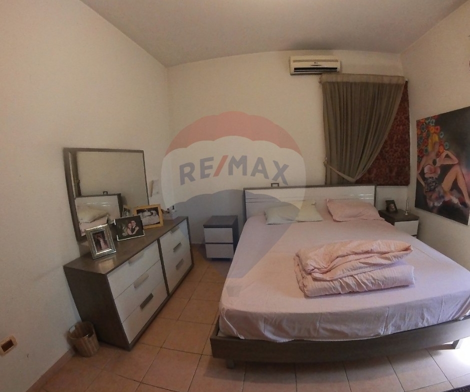 R9-2737 Spacious Apartment For Sale in Mina road - Tripoli — Photo 7 of 15