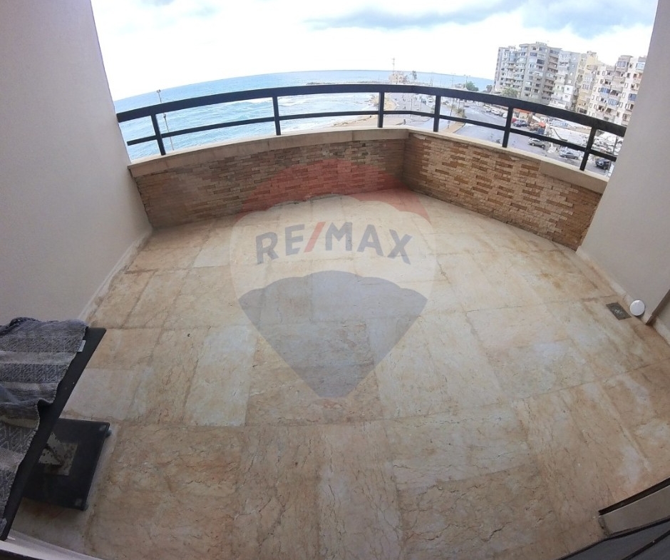 R9-2771 Sea View Apartment For Sale in Corniche el Mina - Tripoli — Photo 7 of 9