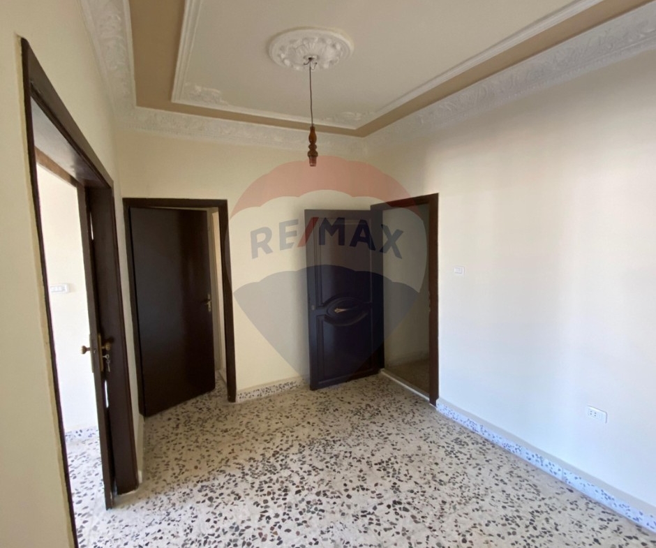 R9-2784 Live Above It All – Spacious Apartment For Sale in Abou Samra Tripoli — الصورة 7 من 12
