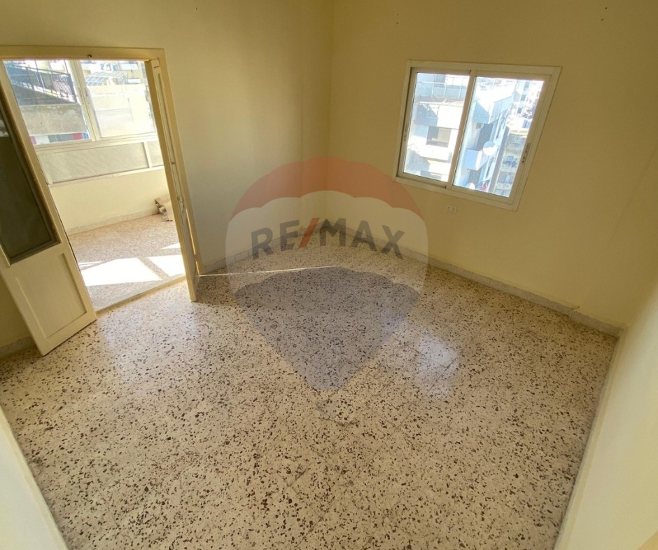 R9-2784 Live Above It All – Spacious Apartment For Sale in Abou Samra Tripoli — الصورة 8 من 12