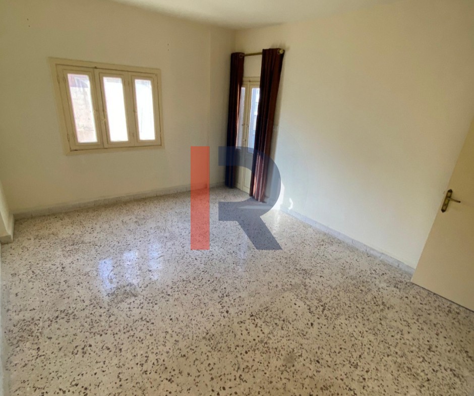 R9-2784 Live Above It All – Spacious Apartment For Sale in Abou Samra Tripoli — الصورة 9 من 12
