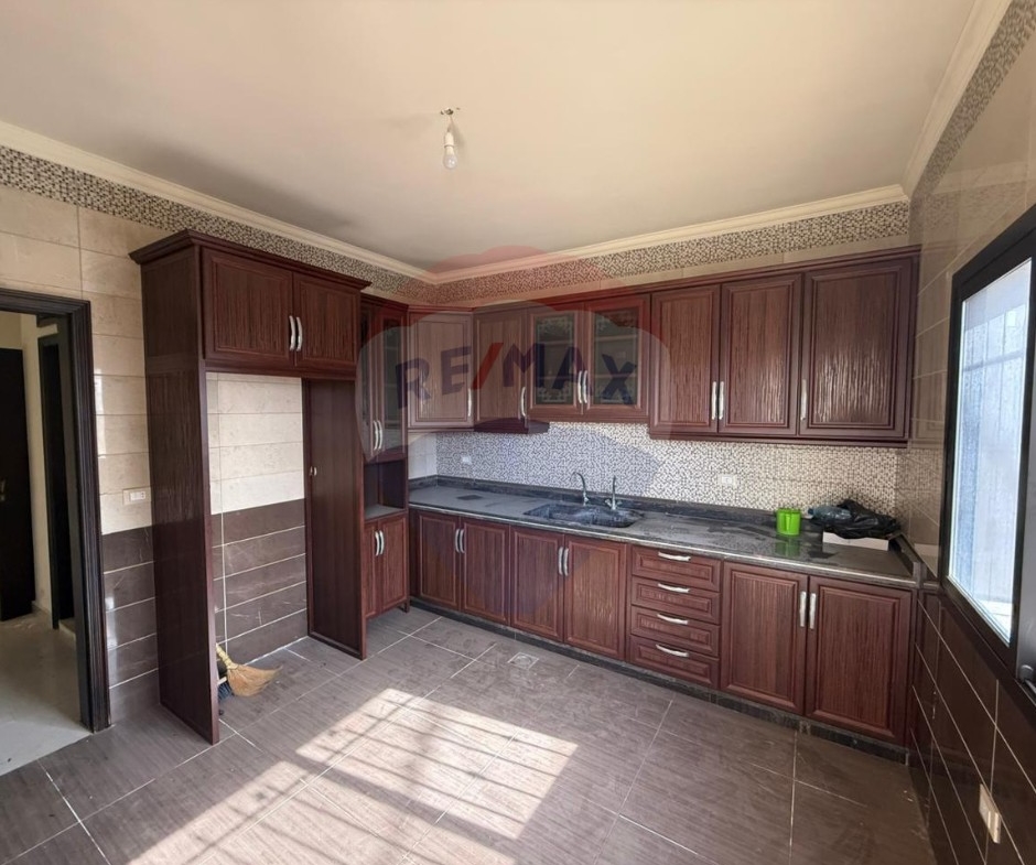 R9-2819 Apartment for Sale in Meryata Danniyeh — Photo 2 of 9