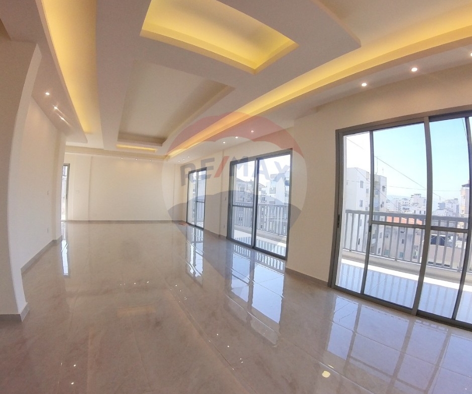 R9-2829 Luxury Apartment for Sale in Nadim El Jisr – 300 m² — Photo 9 of 13