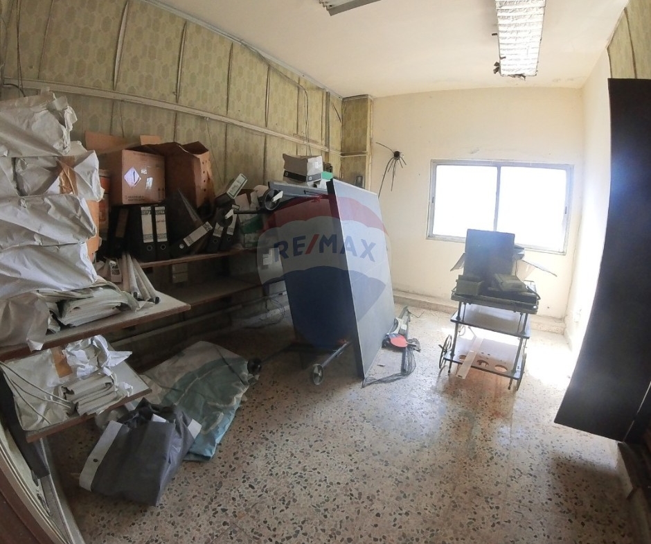 R9-2881 Showroom for Sale in Mina Tripoli – 1000 m² Commercial Space — الصورة 12 من 17
