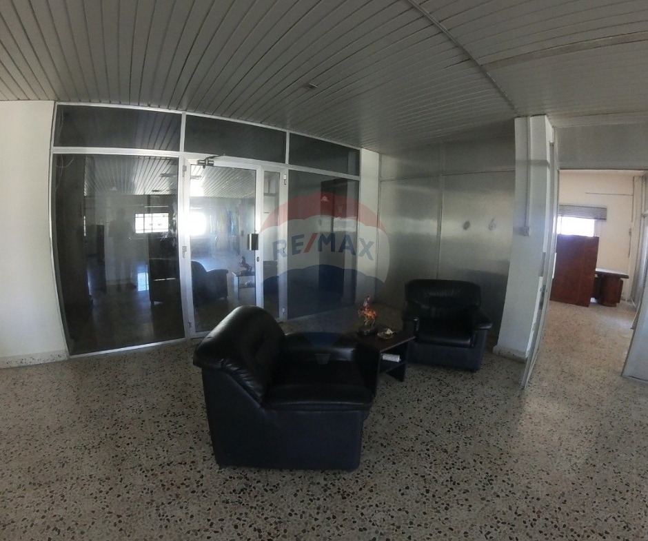R9-2881 Showroom for Sale in Mina Tripoli – 1000 m² Commercial Space — الصورة 13 من 17