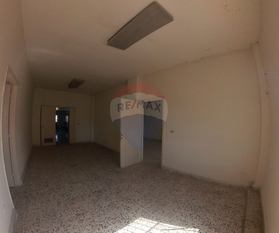 R9-2881 Showroom for Sale in Mina Tripoli – 1000 m² Commercial Space — الصورة 15 من 17