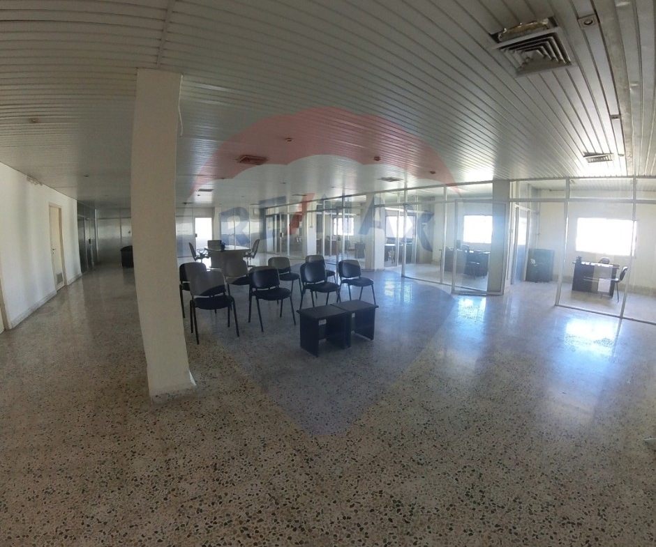 R9-2881 Showroom for Sale in Mina Tripoli – 1000 m² Commercial Space — الصورة 2 من 17