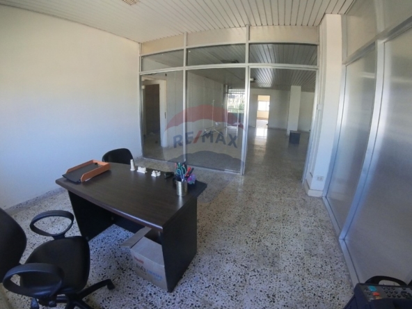 R9-2881 Showroom for Sale in Mina Tripoli – 1000 m² Commercial Space — الصورة 4 من 17