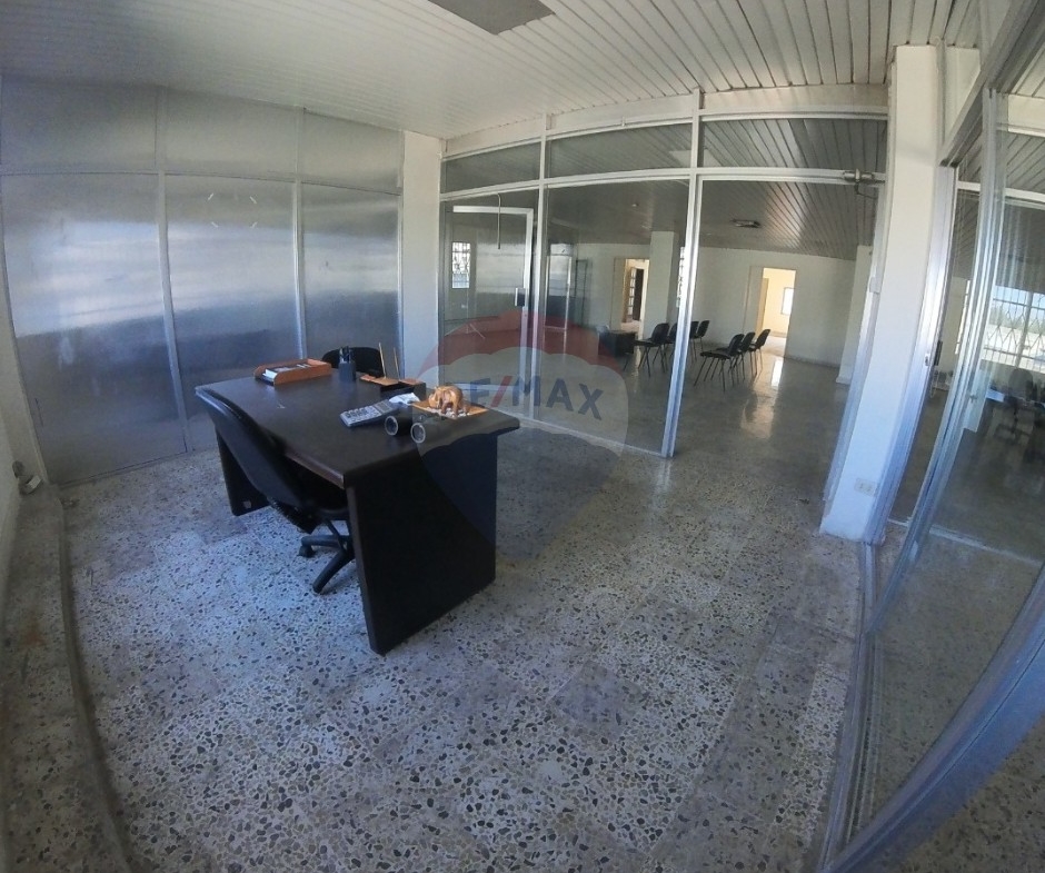 R9-2881 Showroom for Sale in Mina Tripoli – 1000 m² Commercial Space — الصورة 9 من 17