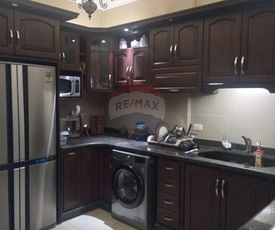 R9-3031 Furnished Apartment for Rent in Jamil Adra Street Tripoli – 200 m², 1st Floor, Terrace — الصورة 10 من 12