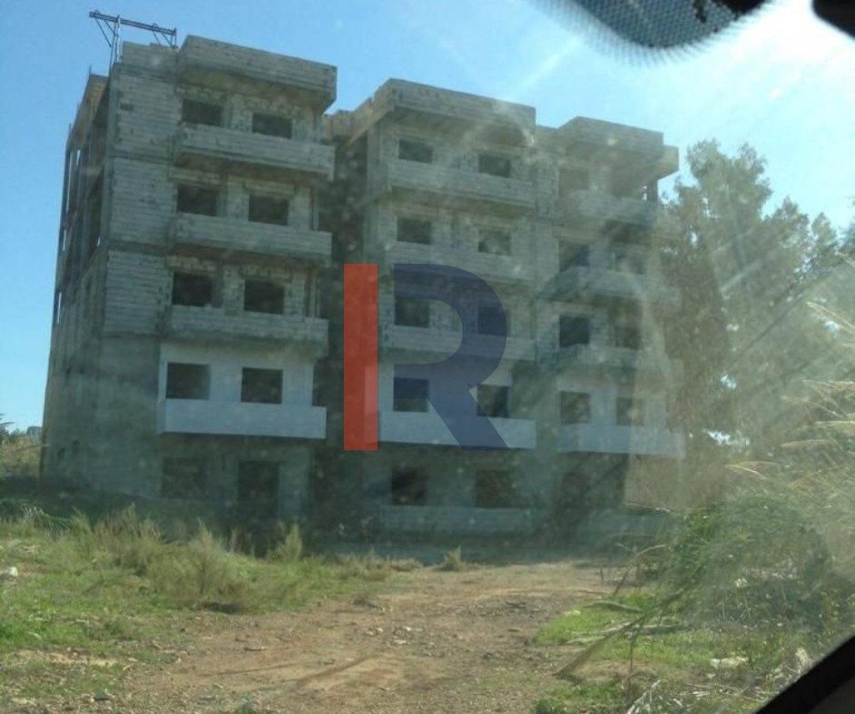 R9-3043 Whole Building for Sale in Bhanin Menyeh – 2 Blocks on 990m² مبنى كامل للبيع في بحنين – المنية — Photo 2 of 4