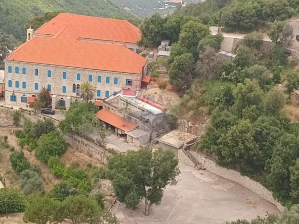 R9-2943 Land for Sale in Keserwan Jbeil District – 770 m² with Road, Electricity & Water — Photo 2 of 5