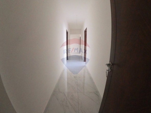 R9-2966 Apartment for Sale in Boulevard Tripoli – 200 m², 3+1 Bedrooms, 3 Bathrooms, Prime Location — الصورة 2 من 10
