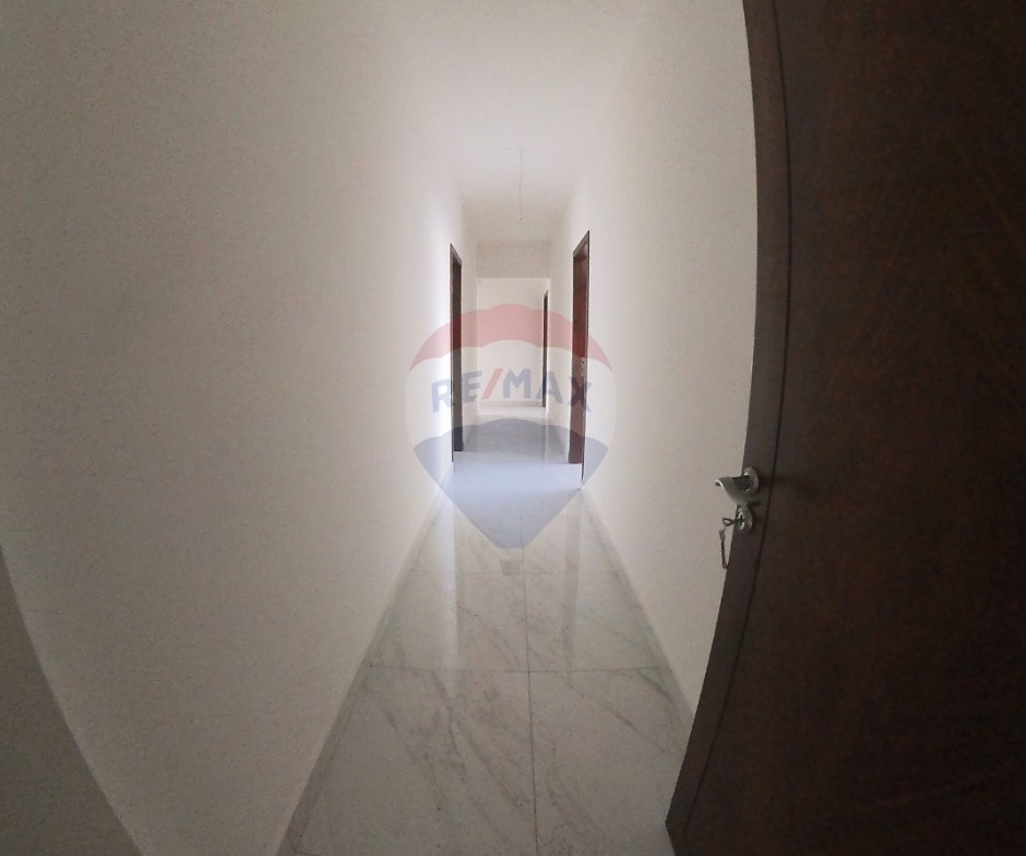 R9-2966 Apartment for Sale in Boulevard Tripoli – 200 m², 3+1 Bedrooms, 3 Bathrooms, Prime Location — الصورة 2 من 10