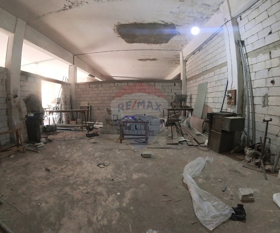 R9-2967 Shop for Rent in Mina Tripoli – 40 m², Near Train Station, 1 Facade — الصورة 2 من 6