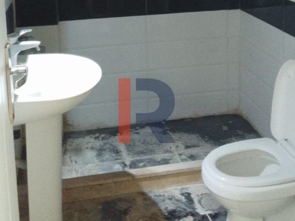 R9-3005 Apartment for Sale in Corniche El Mina Tripoli – شقة للبيع الكورنيش البحري، الميناء — الصورة 2 من 9