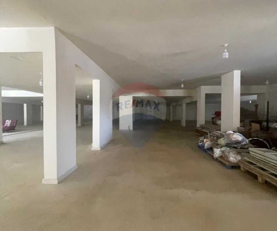 R9-2931 Showroom for Rent in Daher Al Ain Koura – 1,200 m², 6 Facades, Main Road — الصورة 3 من 5