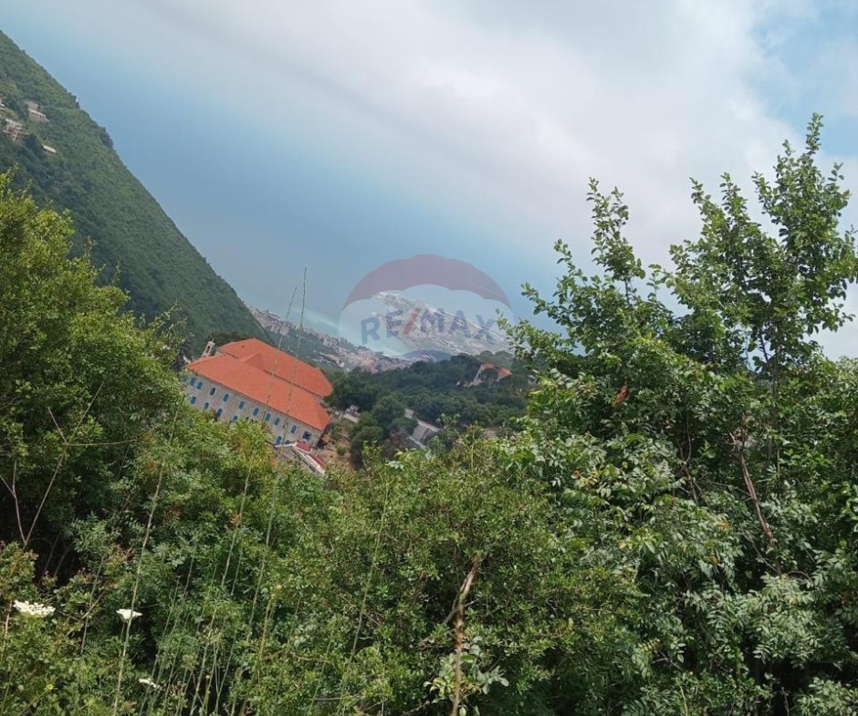 R9-2943 Land for Sale in Keserwan Jbeil District – 770 m² with Road, Electricity & Water — Photo 3 of 5