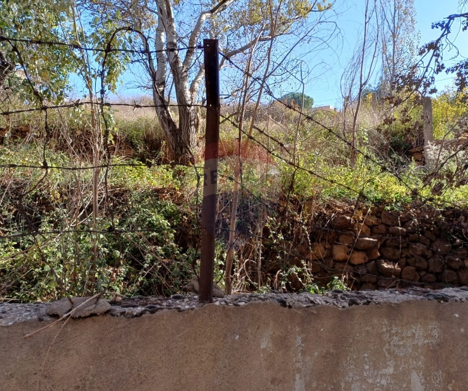 R9-2952 Land for Sale in Biqaa Sefrine – 1,500 m², Main Road, Panoramic View — الصورة 3 من 3