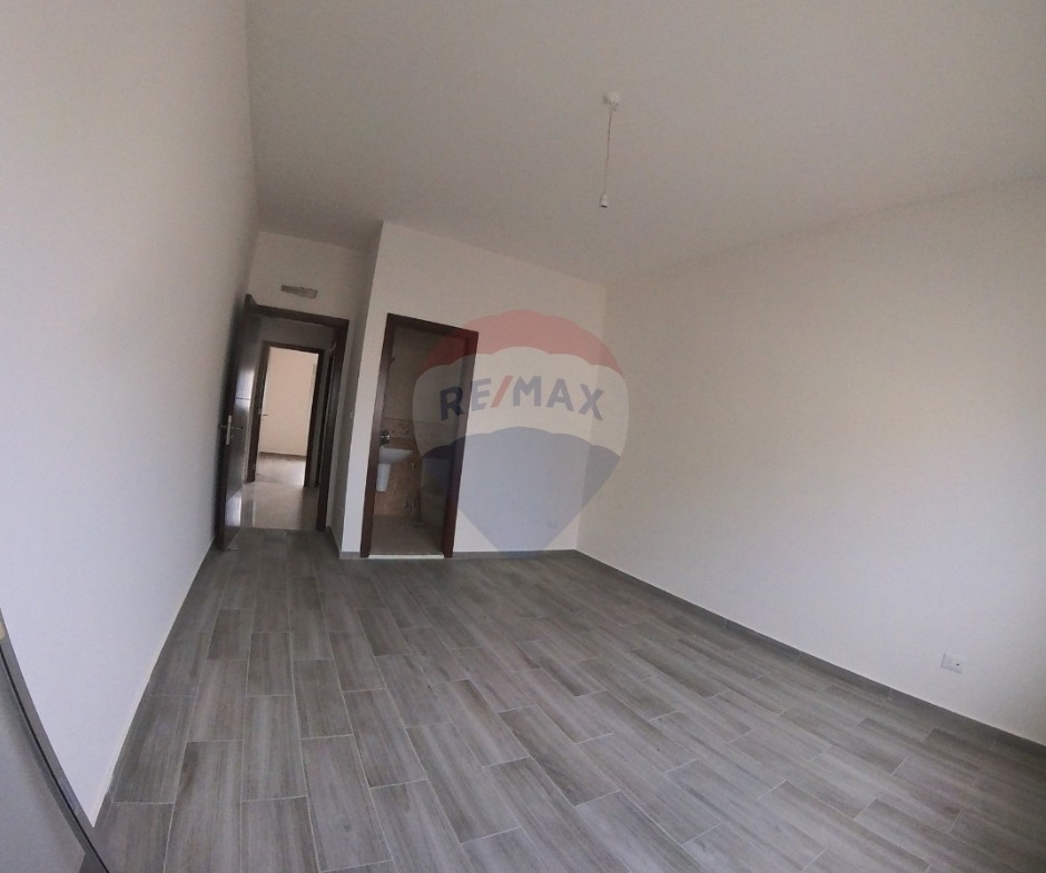 R9-2966 Apartment for Sale in Boulevard Tripoli – 200 m², 3+1 Bedrooms, 3 Bathrooms, Prime Location — الصورة 3 من 10