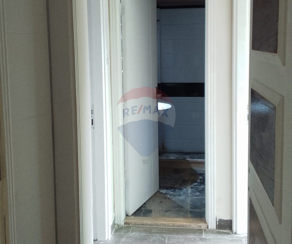 R9-3005 Apartment for Sale in Corniche El Mina Tripoli – شقة للبيع الكورنيش البحري، الميناء — الصورة 3 من 9